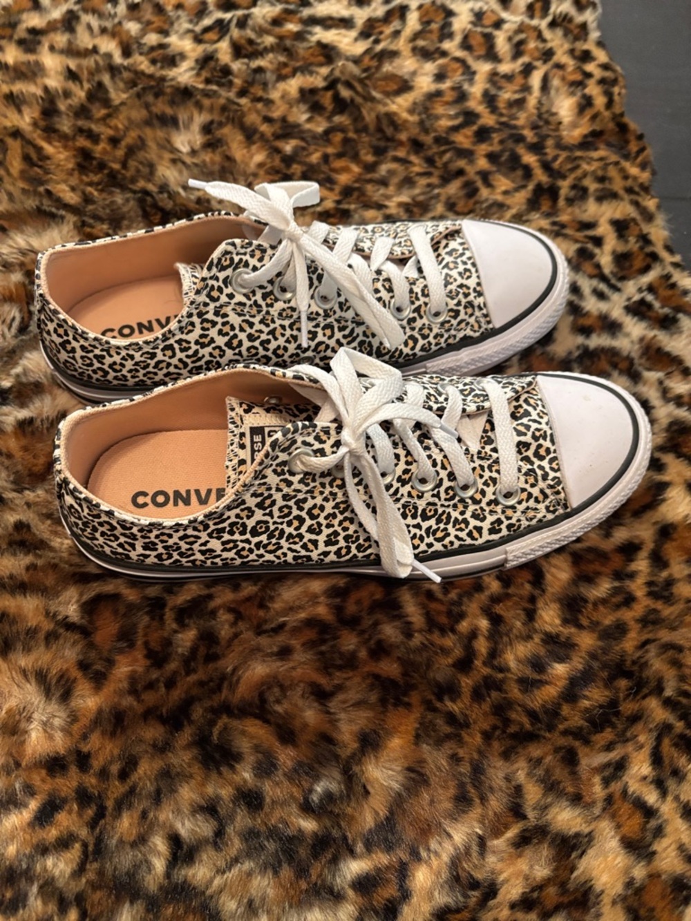 Converse tennis shoes